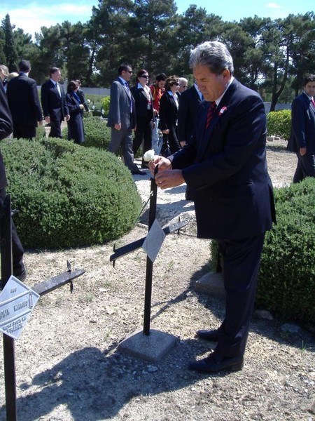 Winston Peters at the French cemetery, Gallipoli